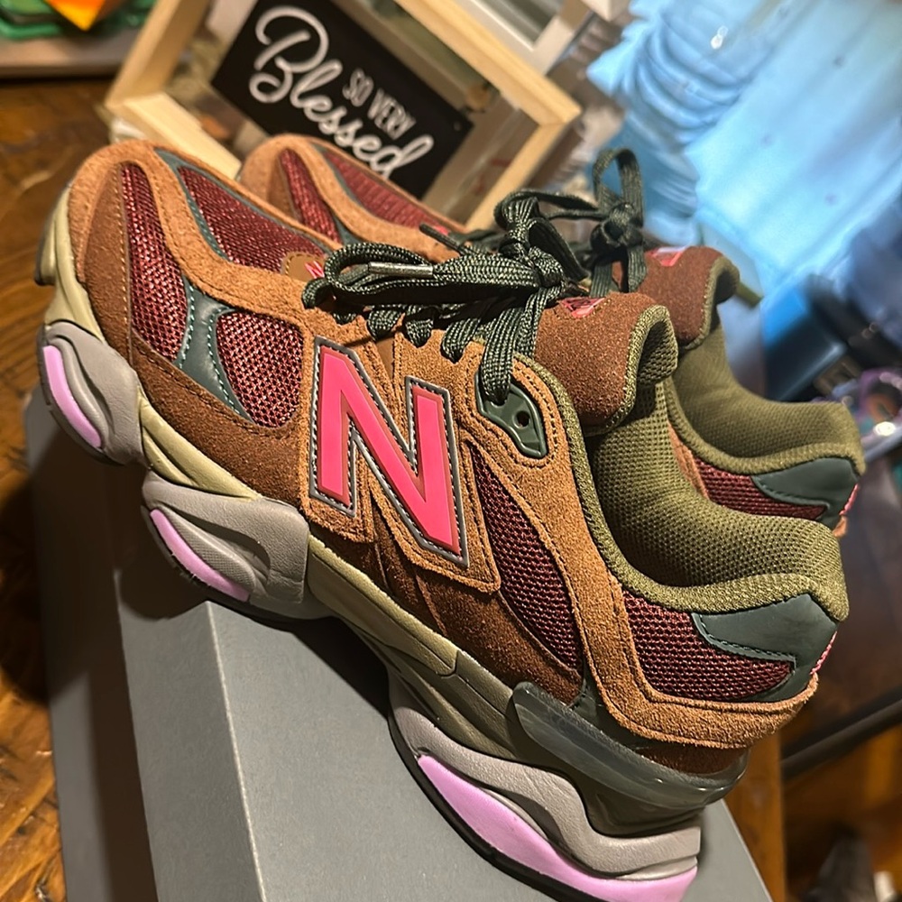 New Balance 9060: Rich Oak Burgundy U9060BUR - Size 8/EUR 41 1/2